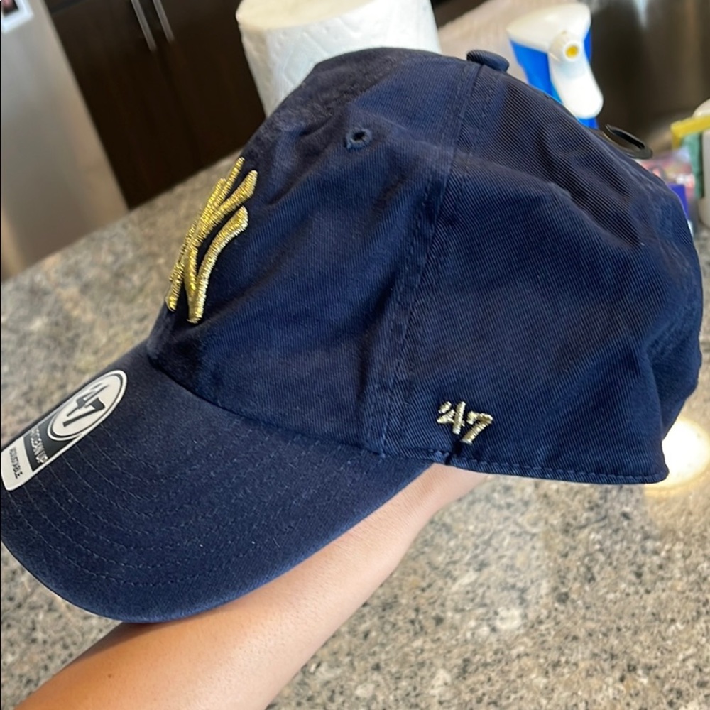 Yankees hat - Picture 3 of 3